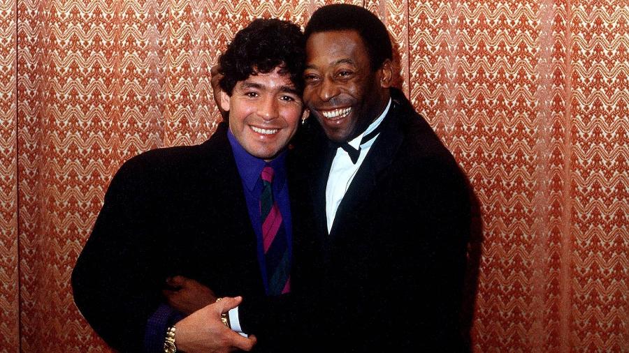 Maradona e Pelé se abraçam em evento em Berlim, na Alemanha, em 1986 - Xinhua/Imago Sports/ZUMAPRESS