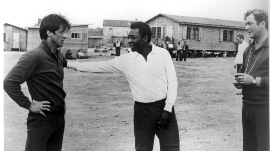 Sylvester Stallone, Pelé e Michael Caine no filme "Fuga para Vitória" (1982) - Divulgação