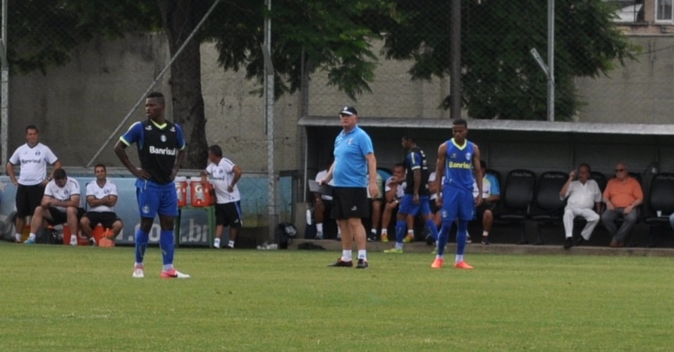 02 dez 2014 - Luiz Felipe Scolari se irrita em treinamento do Grêmio