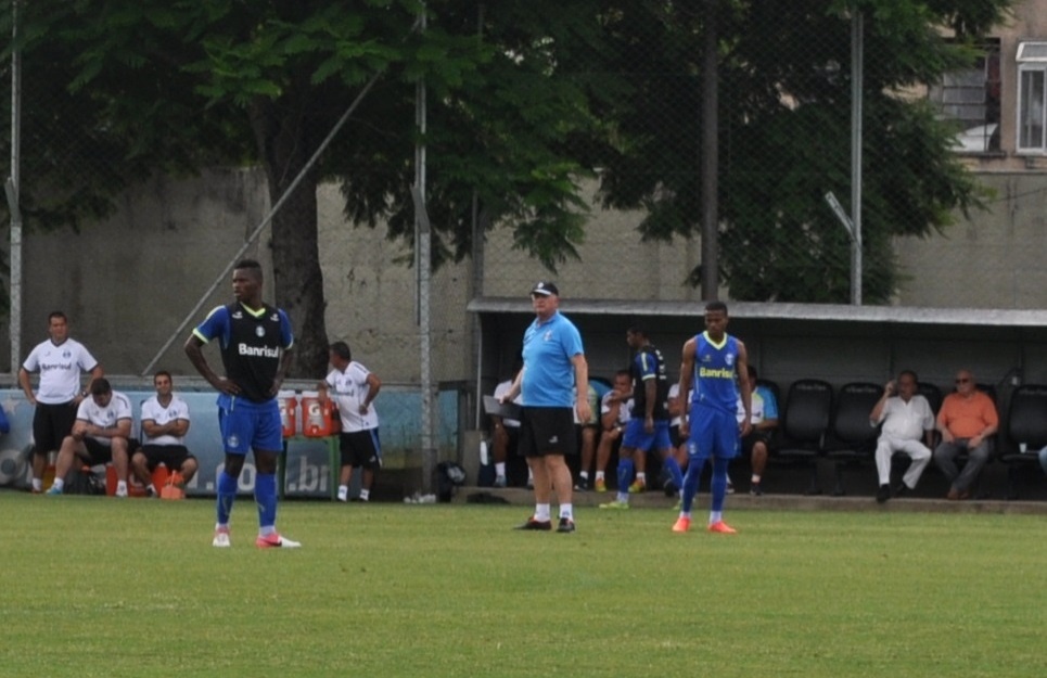 02 dez 2014 - Luiz Felipe Scolari se irrita em treinamento do Grêmio