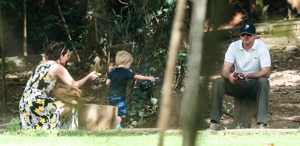 03.dez.2014 - Goleiro Rogério Ceni é visto pela primeira vez com o filho Henrique e a mãe da criança, em uma praça pública, em São Paulo - Manuela Scarpa/Photo Rio News - Manuela Scarpa/Photo Rio News