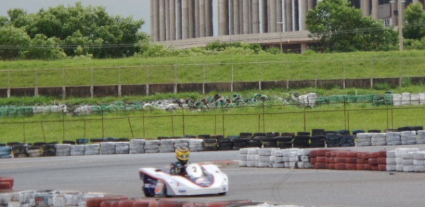 Nelsinho Piquet, no kartódromo de Brasília, onde pretende disputar a Indy - Daniel Brito/ UOL
