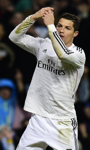 Cristiano Ronaldo comemora após marcar de pênalti o gol do Real Madrid
