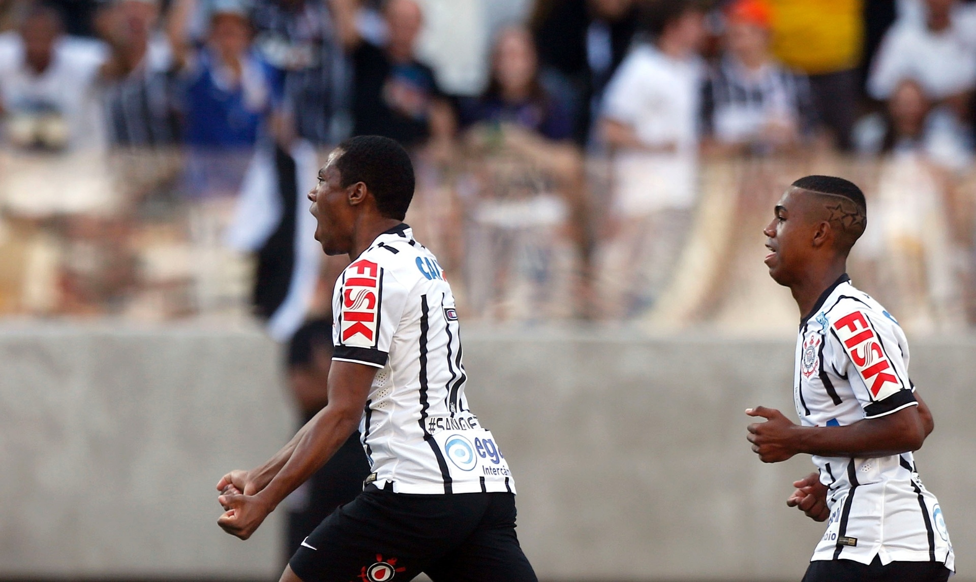 Elias comemora gol do Corinthians contra o Criciúma no Itaquerão - Ernesto Rodrigues/Folhapress