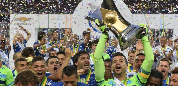 Prêmio de 2015 é R$ 1 milhão maior do que foi para o Cruzeiro, em 2014 - Douglas Magno / AFP