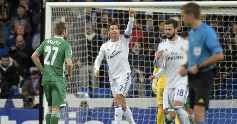 Cristiano Ronaldo comemora seu 5º gol nesta edição da Liga dos Campeões