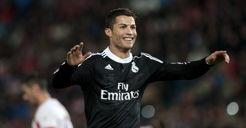 Real Madrid comemora gol marcado contra o Almería