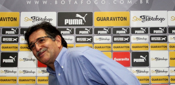 O técnico René Simões recebeu o primeiro reforço no Botafogo para o ano de 2015 - Vitor Silva / SSPress