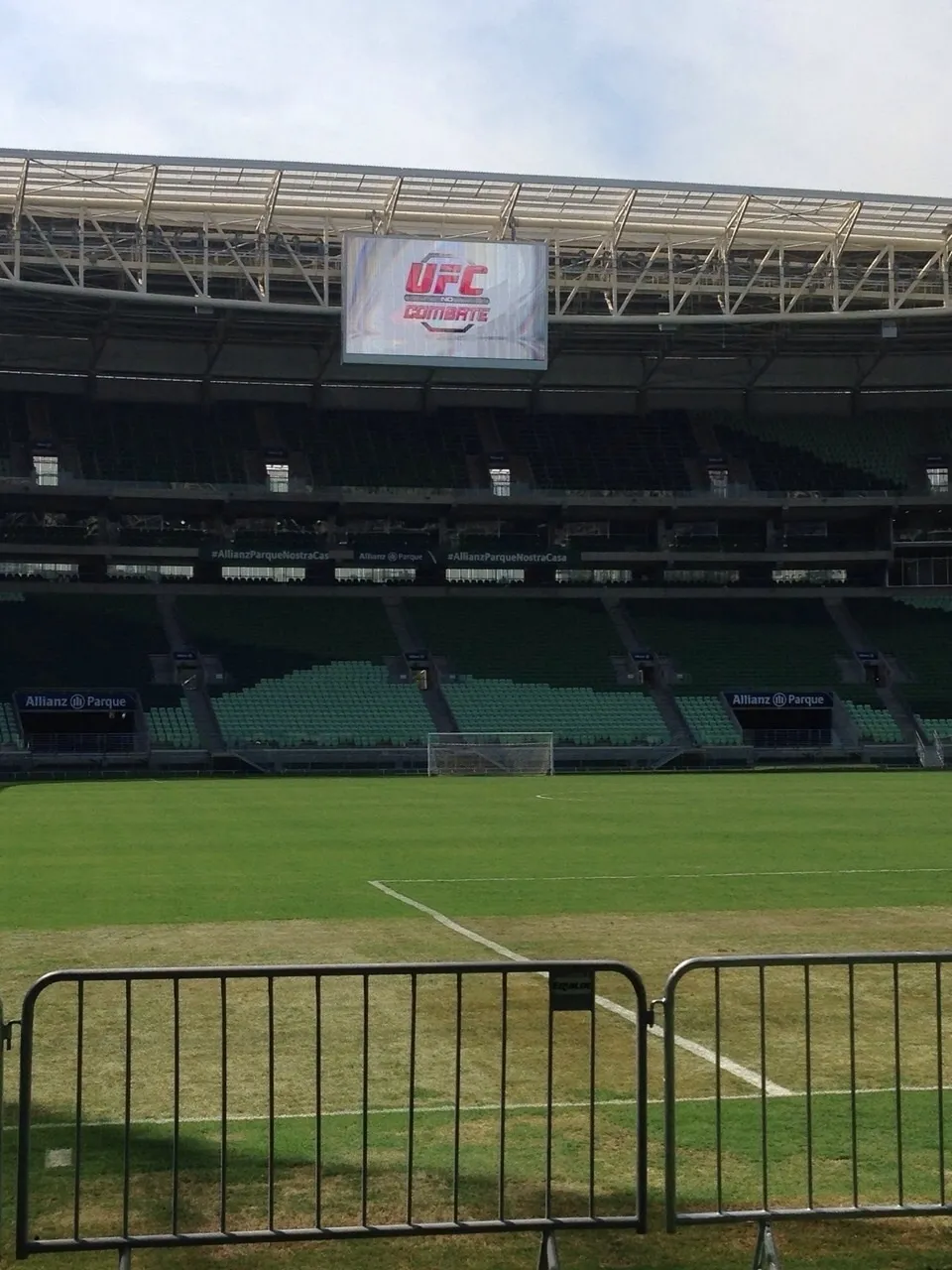 Estádio do Palmeiras, Allianz Parque, recebeu um treino aberto do UFC nesta quinta-feira - undefined