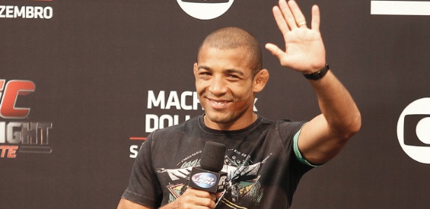 José Aldo deixou o card do UFC 189 alegando uma fratura na costela - Reinaldo Canato/UOL