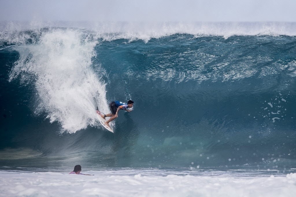 Medina pega onda na disputa contra Dusty Payne na terceira rodada do Mundial - Adriano Vizoni/Folhapress