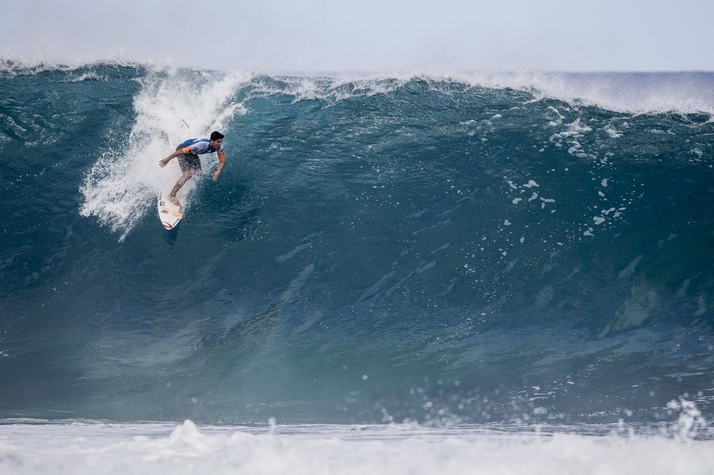 Medina pega onda na disputa contra Dusty Payne na terceira rodada do Mundial - Adriano Vizoni/Folhapress