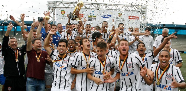 Garotos do Corinthians celebram título do Brasileiro sub-20 conquistado sobre Atlético-PR - Wesley Santos/Corinthians