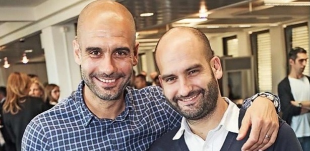 Os irmãos Pep (esq) e Pere Guardiola (dir) se ajudam no futebol - Reprodução/Twitter