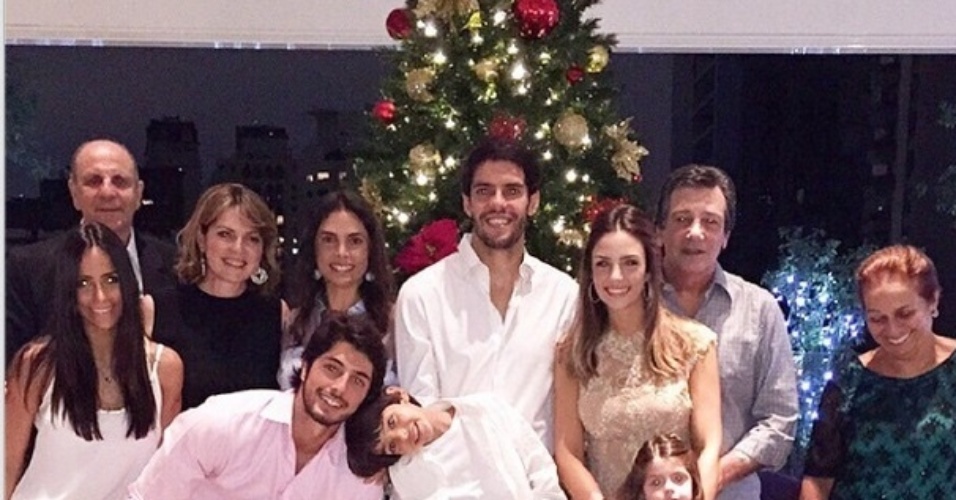 Natal reaproximou Kaká e Carol Celico, atualmente separados. O casal se juntou na festa pelos filhos