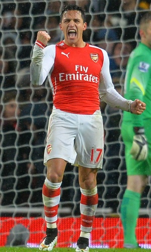 Alexis Sánchez comemora gol do Arsenal contra o Queens Park Rangers