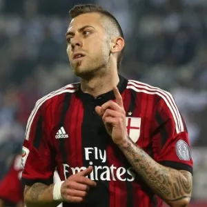 30.dez.2014 - Jeremy Menez comemora após abrir o placar para o Milan contra o Real Madrid em amistoso disputado em Dubai - AFP PHOTO / MARWAN NAAMANI