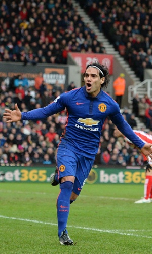 Falcão Garcia comemora gol em partida entre Manchester United e Stoke City, pelo Campeonato Inglês