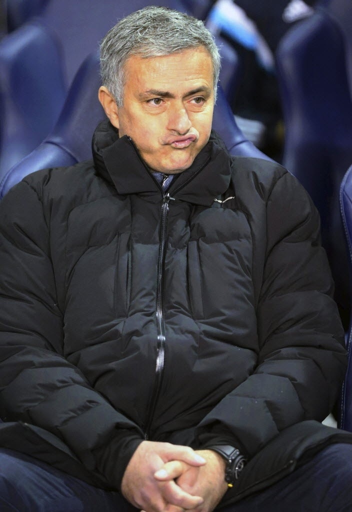 Mourinho faz careta após derrota do Chelsea para o Tottenham por 5 a 3