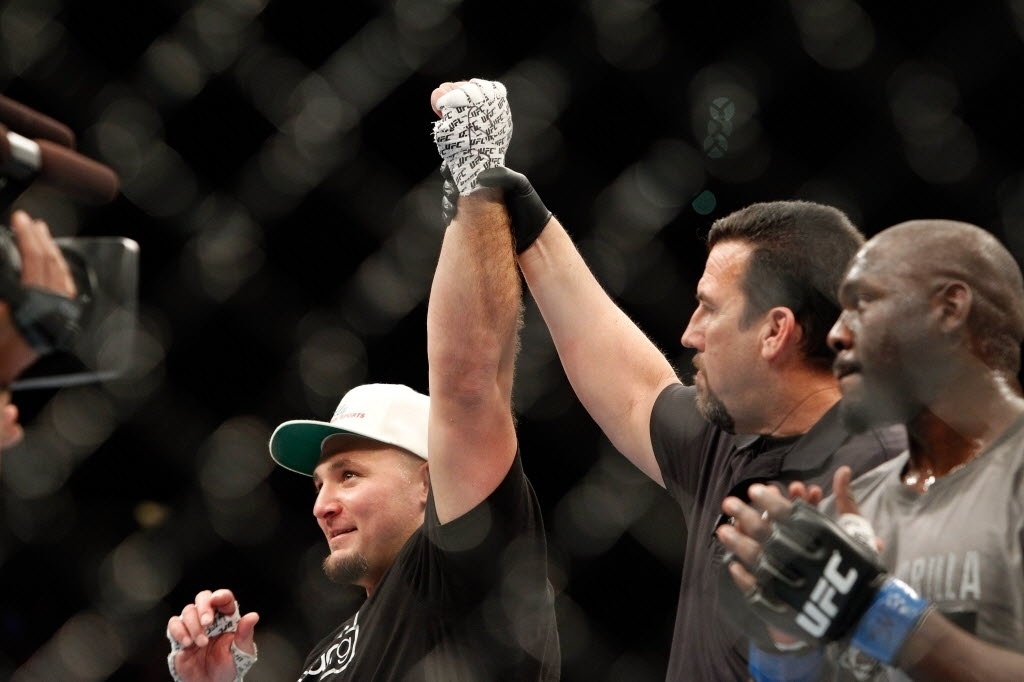 Shawn Jordan foi o primeiro a nocautear na noite ao ganhar de Jared Cannonier - Steve Marcus/Getty Images/AFP