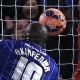 Adebayo Akinfenwa faz gol para o Wimbledon contra o Liverpool pela Copa da Inglaterra - AFP PHOTO / ADRIAN DENNIS