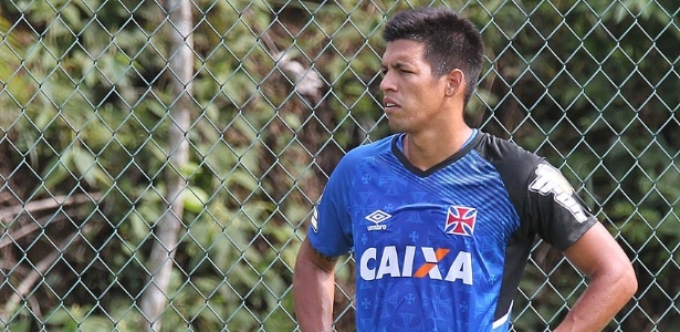 06 jan. 2015 - Julio dos Santos foi titular diante do Fluminense e se saiu bem - Marcelo Sadio/Vasco