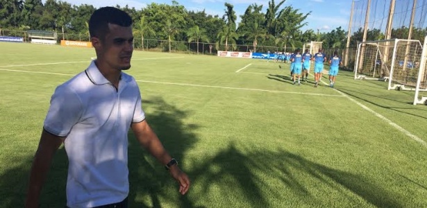 Egídio vai à Toca da Raposa II e se despede dos colegas de equipe - Thiago Fernandes/UOL Esporte