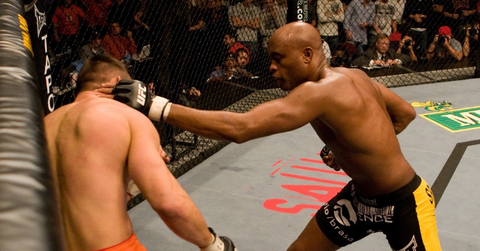 20.out.2007 - Anderson Silva defende novamente seu cinturão no UFC, agora contra Rich Franklin