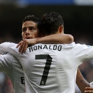 Autor do 1º gol do Real, James comemora com Cristiano Ronaldo - EFE/Juan Carlos Hidalgo