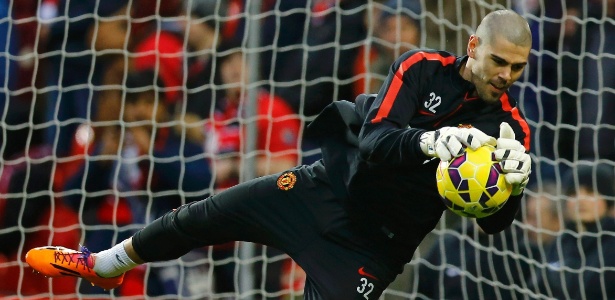 Valdés teve poucas chances de entrar em campo com a camisa do Manchester United - REUTERS/Darren Staples
