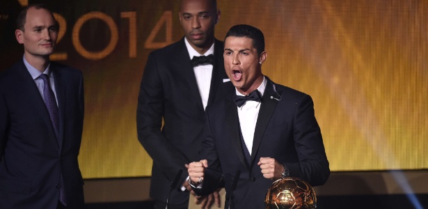 Cristiano Ronaldo solta grito após vencer o troféu Bola de Ouro da Fifa  - AFP PHOTO / OLIVIER MORIN