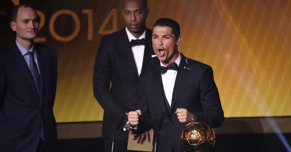 Cristiano Ronaldo solta grito após vencer o troféu Bola de Ouro da Fifa 
