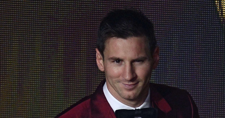 Messi posa ao lado de Marta durante entrega da Bola de Ouro de 2013