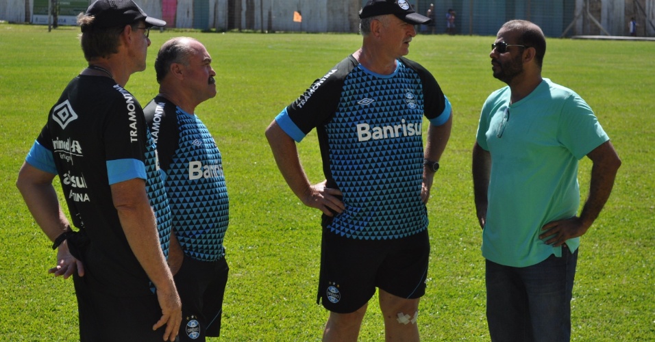 13 jan 2015 - Felipão e comissão técnica do Grêmio recebem visita de árabe
