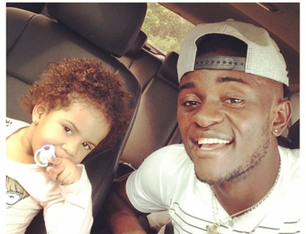 Joel, atacante do Cruzeiro, posta foto ao lado da filha em rede social - Reprodução Instagram
