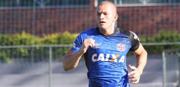 Nei tem se destacado no treino de arremesso de laterais por conta de sua força física - Marcelo Sadio / Site oficial do Vasco