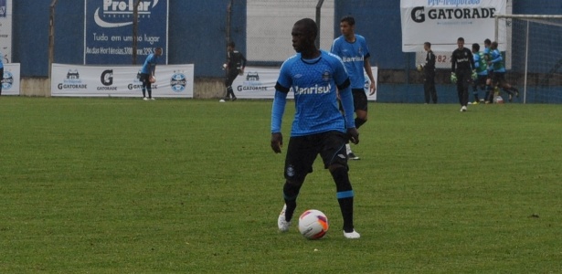 Lincoln, de apenas 16 anos, foi titular no primeiro coletivo do Grêmio em 2015 - Marinho Saldanha/UOL