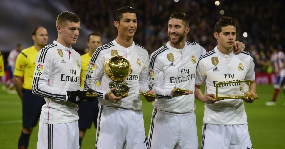 Toni Kroos, Cristiano Ronaldo, Sergio Ramos e James Rodríguez: jogadores do Real Madri premiados na cerimônia da Bola de Ouro FIFA