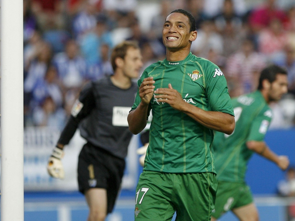 ricardo-oliveira-atuando-pelo-betis-time-que-defendeu-de-2004-a-2006-1421416491292_1024x768.jpg