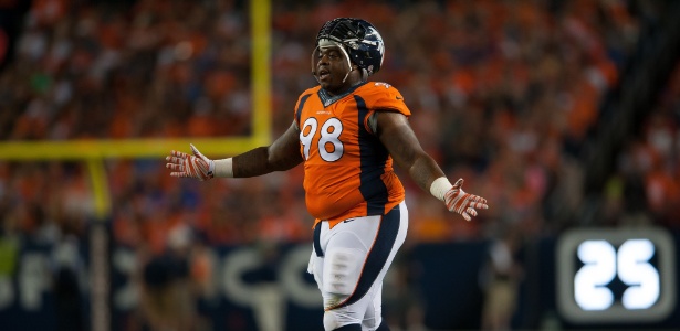 Terrance Knighton durante treinamento do Denver Broncos  - Dustin Bradford/Getty Images