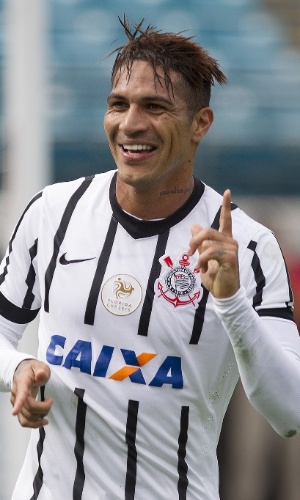 Guerrero marcou dois gols contra o Bayer Leverkusen