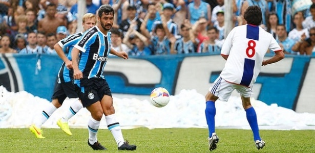 Douglas espera por melhor entrosamento com atacantes do Grêmio - Lucas Uebel/Divulgação/Grêmio