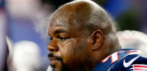 Wilfork resgatou a mulher de acidente - Jim Rogash/Getty Images/AFP