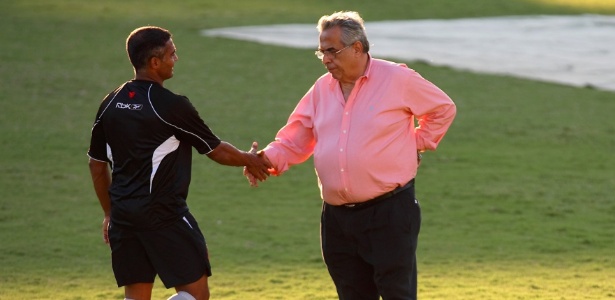Amizade entre Romário e Eurico Miranda é de longa data e pode render novas homenagens - Antônio Gaudério/Folhapress