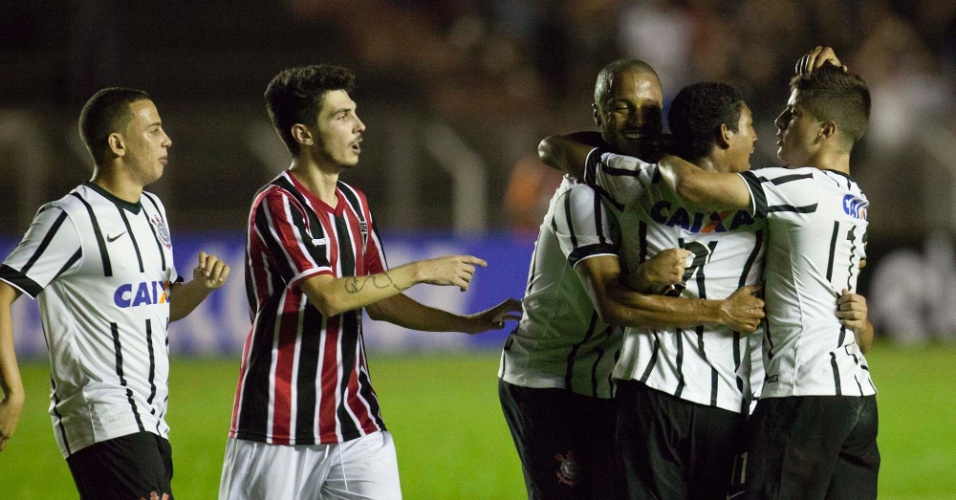 Corinthians bate São Paulo e decidirá Copinha contra 