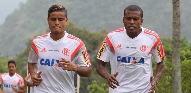 Éverton corre ao lado de Marcelo Cirino durante treinamento de pré-temporada do Fla - Gilvan de Souza/Flamengo