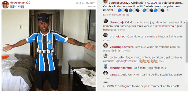 Douglas Costa provoca colorados com camisa do Grêmio após vitória - Reprodução/Instagram