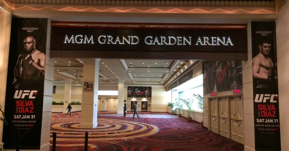 27.jan.2015 - Hotel MGM, onde será realizada a luta de sábado entre Anderson Silva e Nick Diaz, já está todo decorado para o combate, desde o hall de entrada