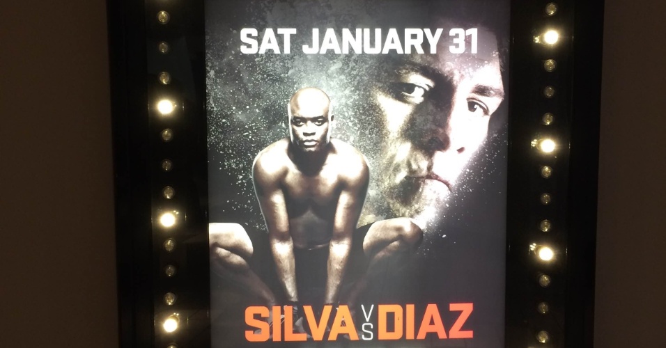 27.jan.2015 - Letreiro no Hotel MGM, em Las Vegas, exibe cartaz da luta entre Anderson Silva e Nick Diaz, marcada para o próximo sábado
