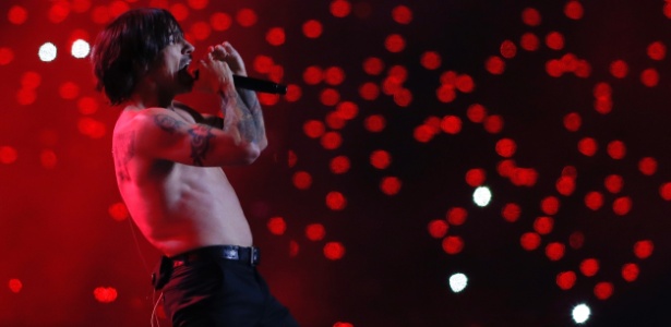 Anthony Kiedis, vocalista do Red Hot Chili Peppers, se apresenta no Super Bowl - Kevin C. Cox/Getty Images